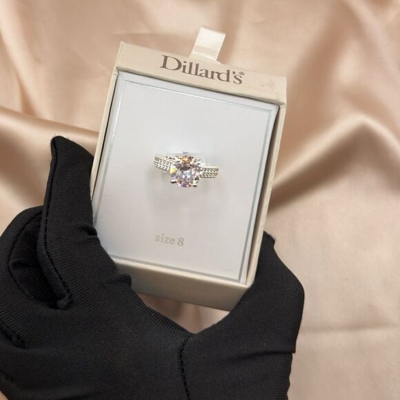 Dillard’s Halo Ring - Size 8 - Picture 5 of 7